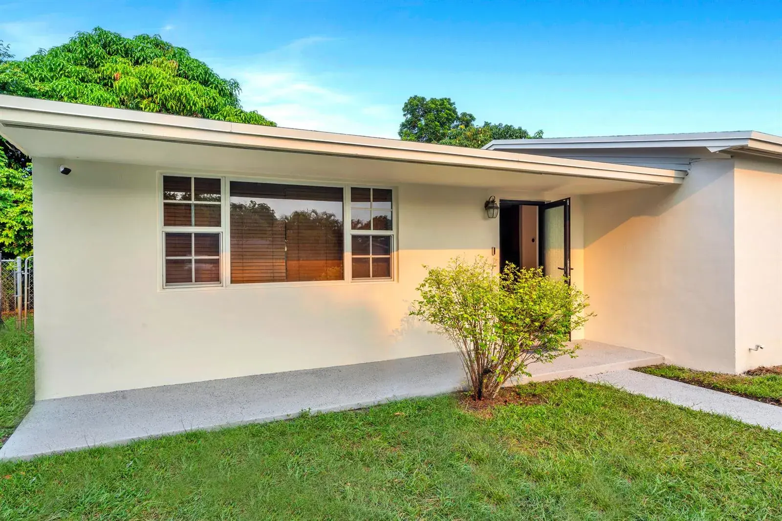 301 N 65th Way, Hollywood FL 33024