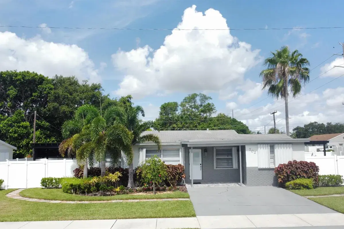 702 SW 1st Street, Delray Beach FL 33444