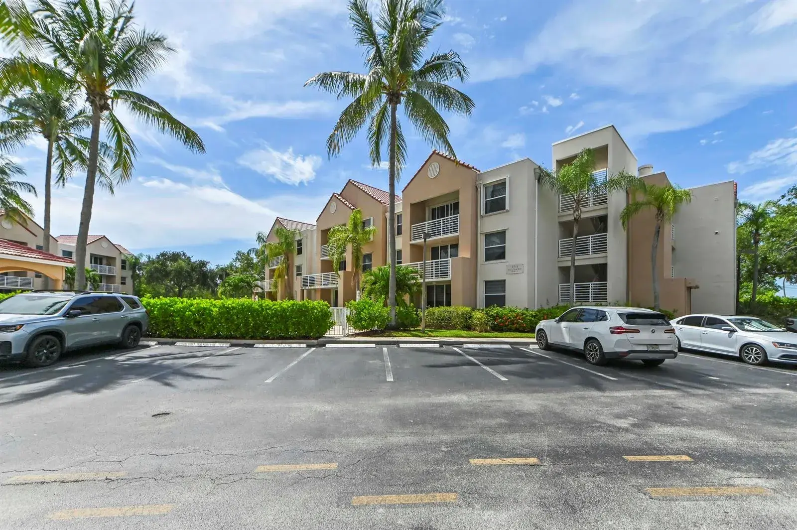 2711 Ocean Club Boulevard # 207, Hollywood FL 33019