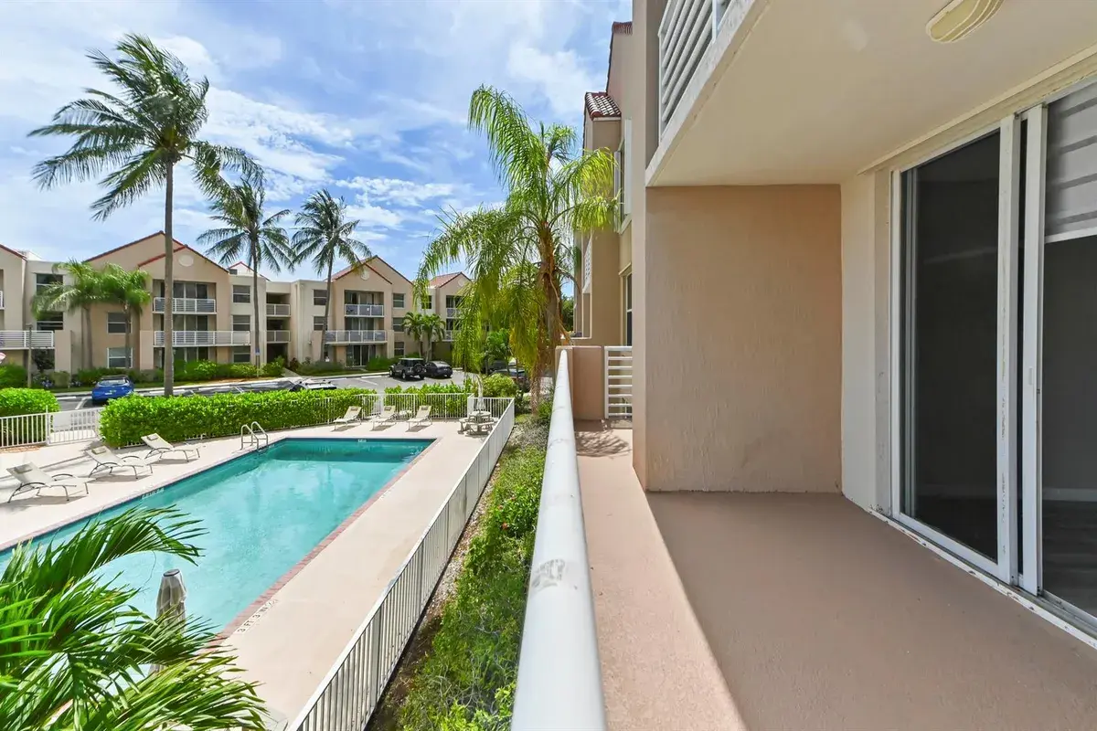 2711 Ocean Club Boulevard # 207, Hollywood FL 33019