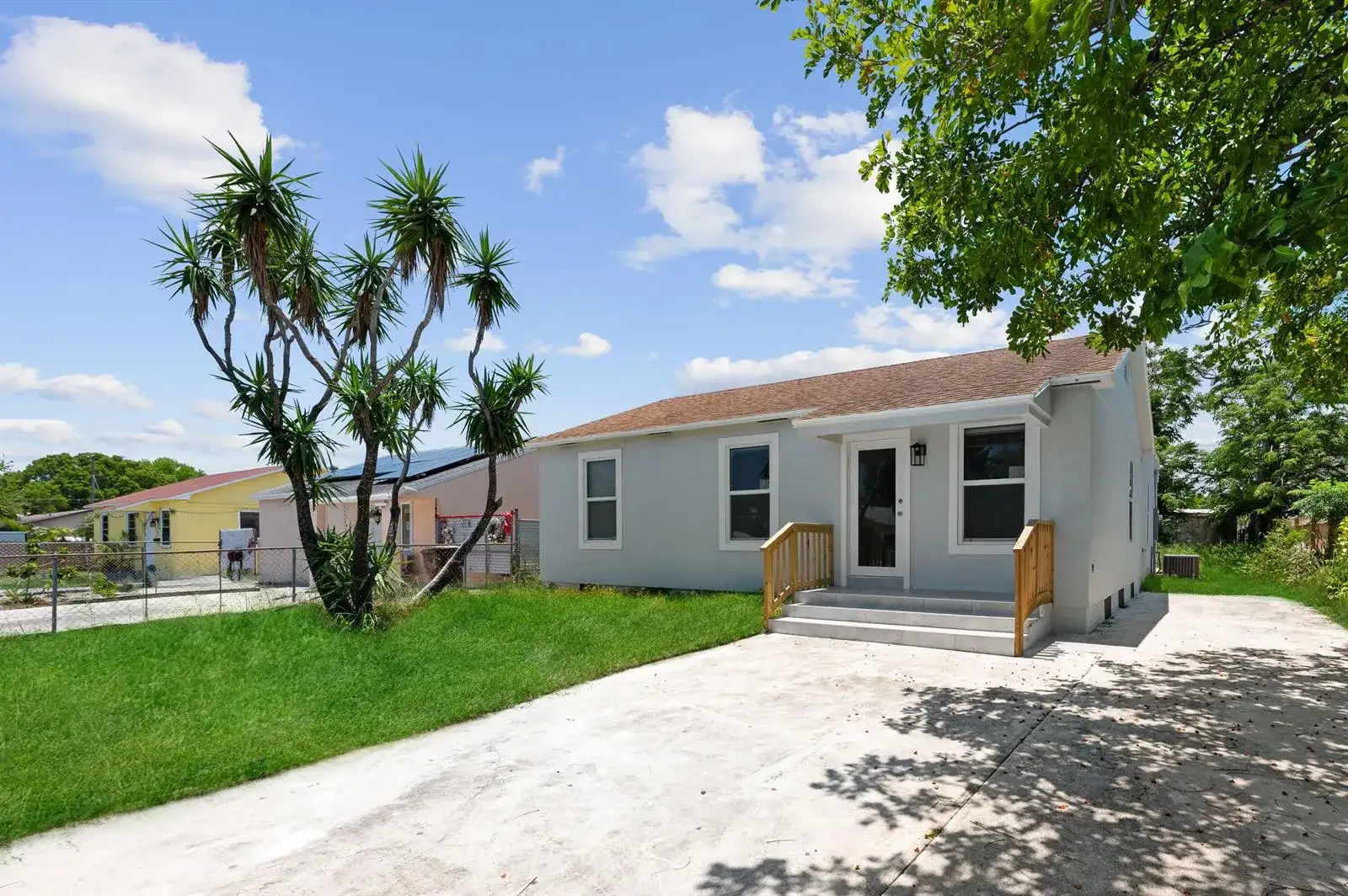 720 Mcintosh Street, West Palm Beach FL 33405 photo 2