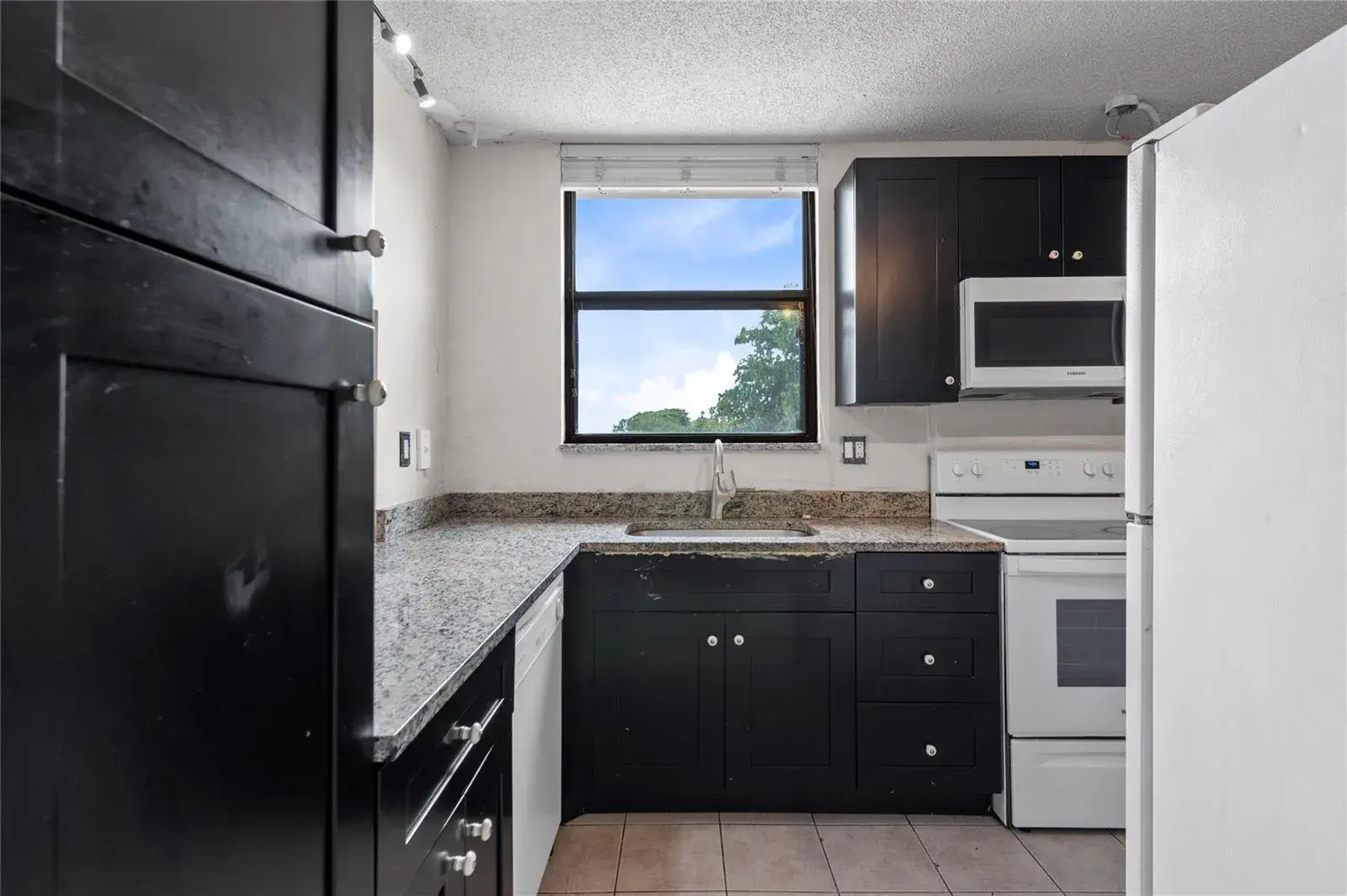 8429 Forest Hills Drive # 304, Coral Springs FL 33065