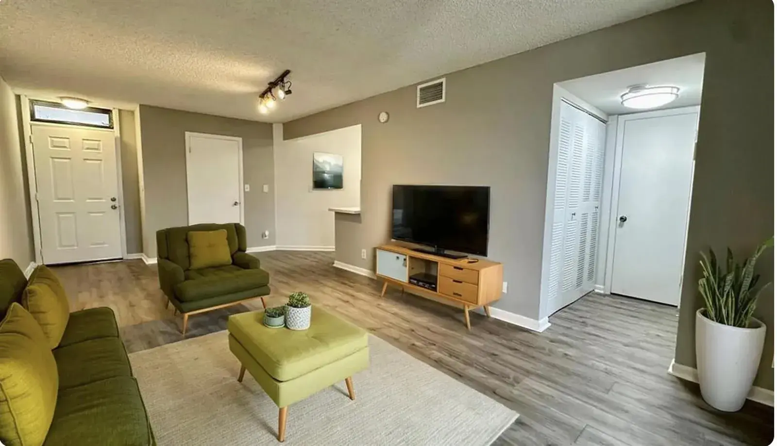215 Lake Pointe Drive # 101, Oakland Park FL 33309