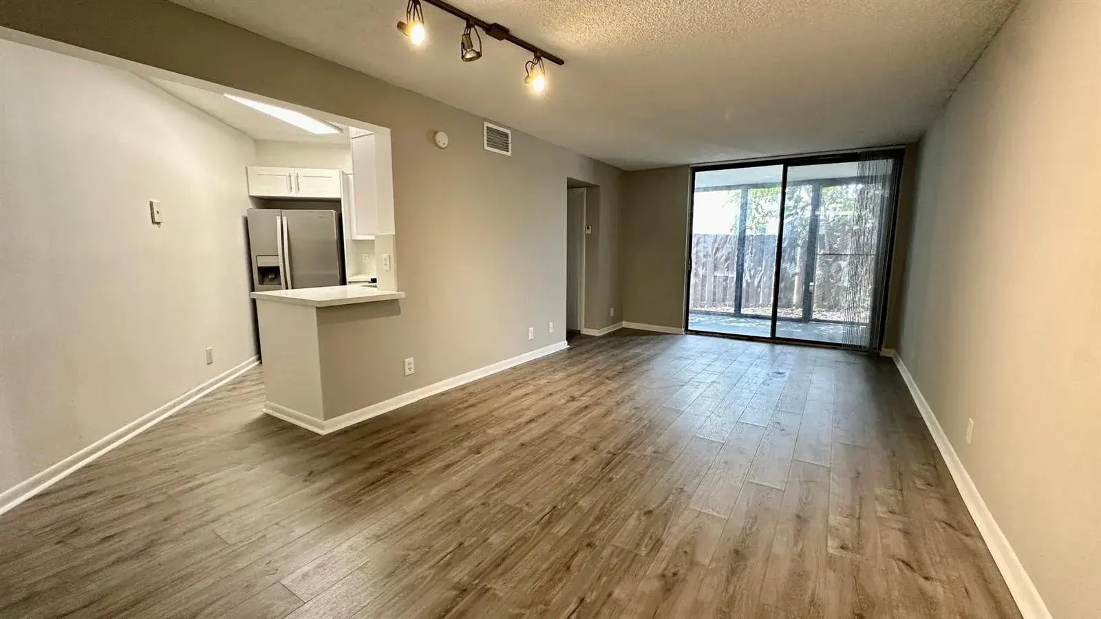 215 Lake Pointe Drive # 101, Oakland Park FL 33309