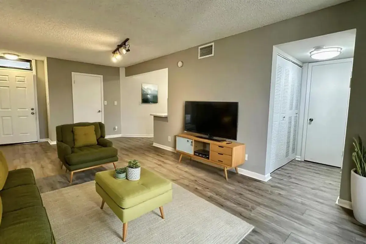 215 Lake Pointe Drive # 101, Oakland Park FL 33309