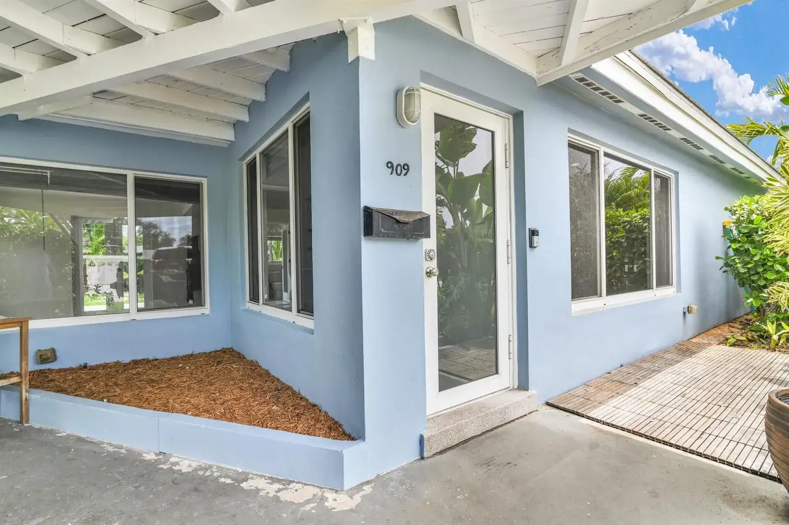909 SE 16 Place, Deerfield Beach FL 33441 photo 3