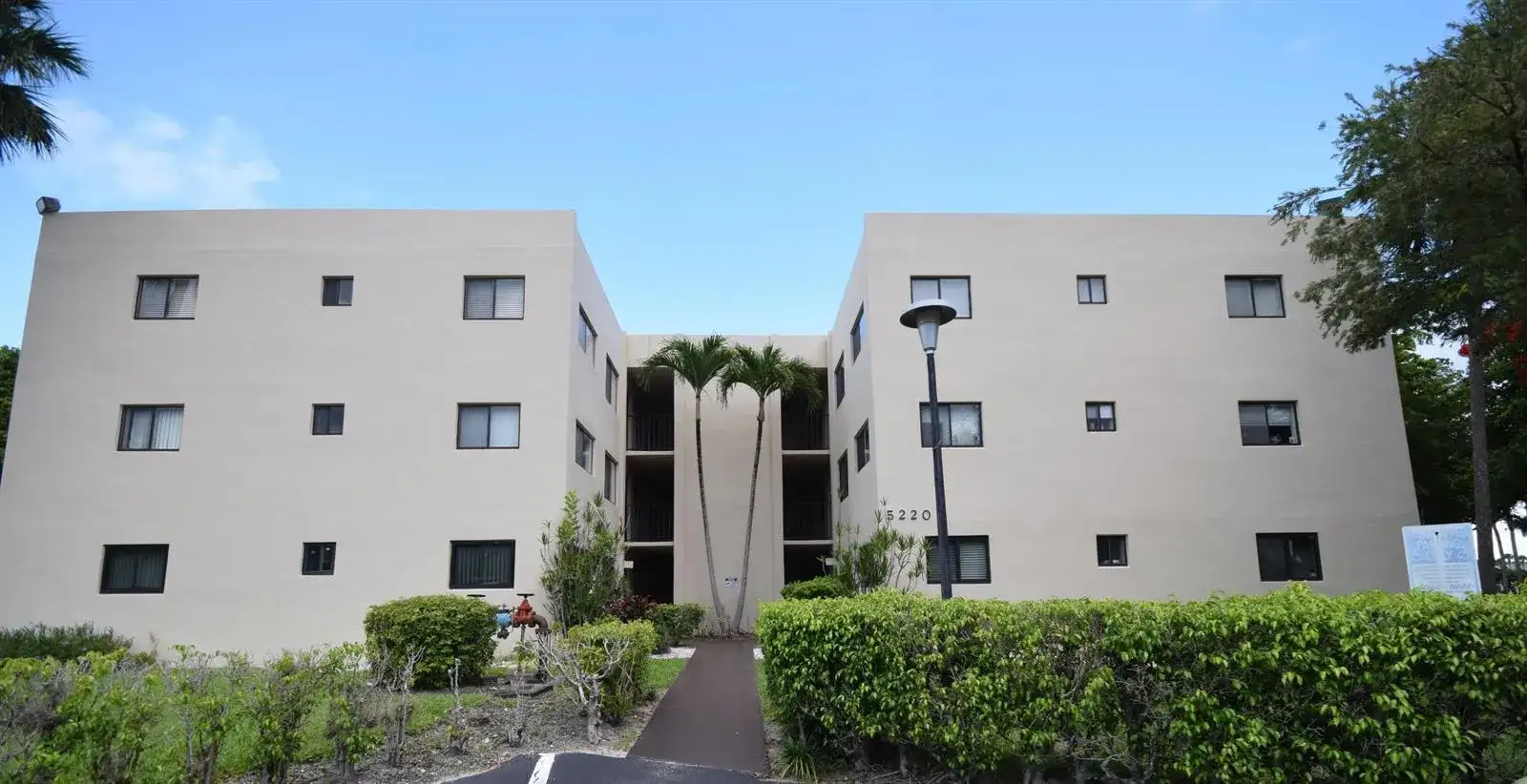 5220 Las Verdes Circle # 220, Delray Beach FL 33484 photo 2