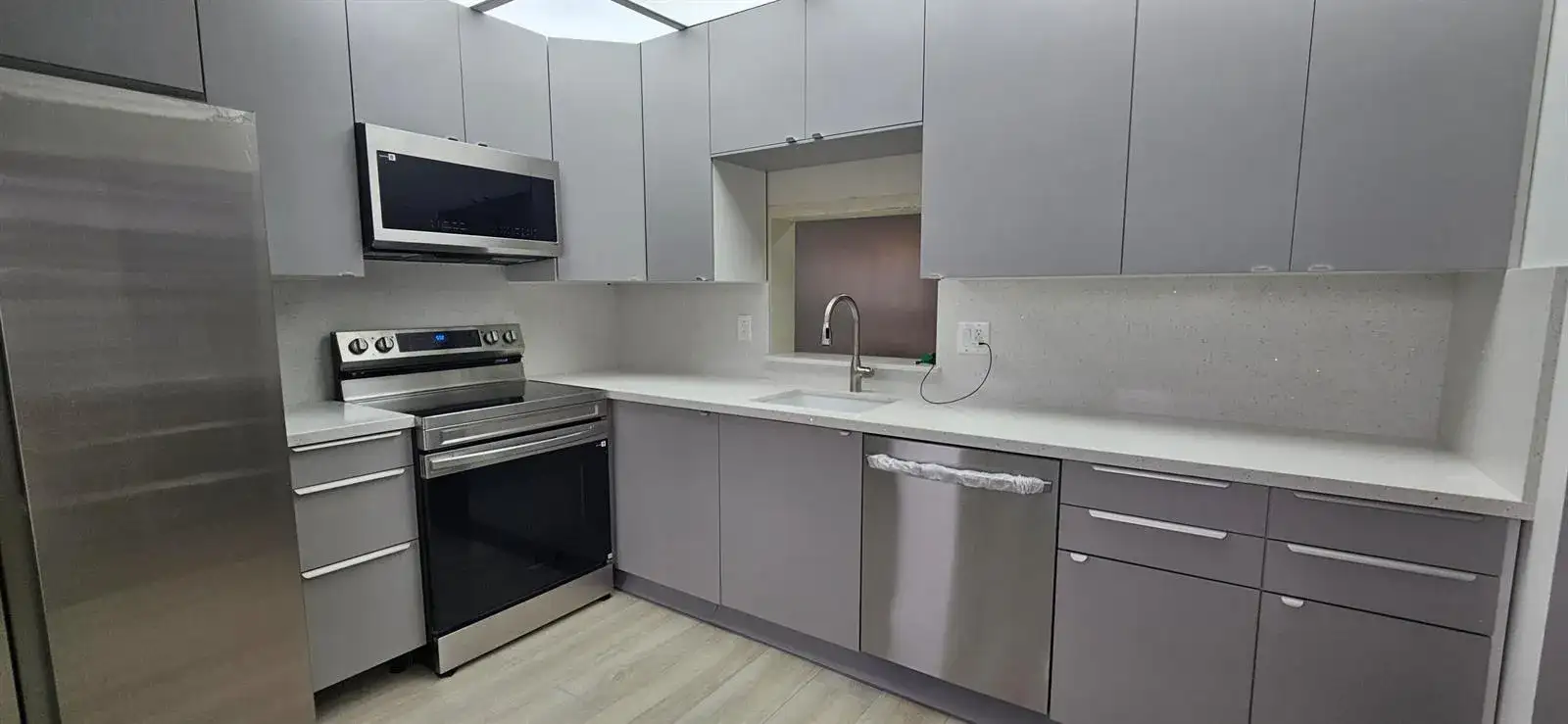 421 NE 14th Avenue # 302, Hallandale Beach FL 33009 photo 2