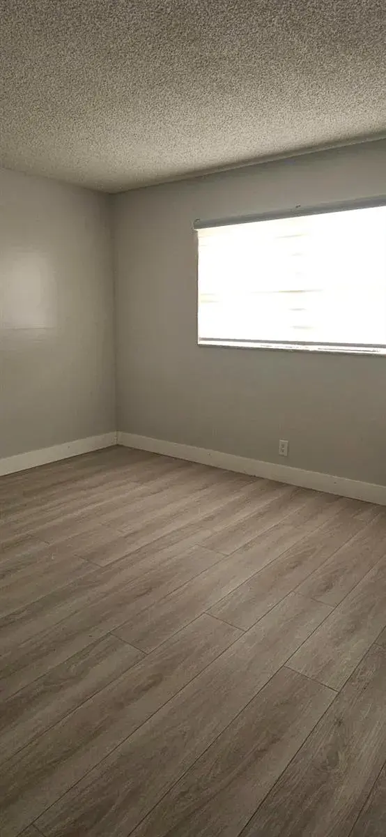 421 NE 14th Avenue # 302, Hallandale Beach FL 33009