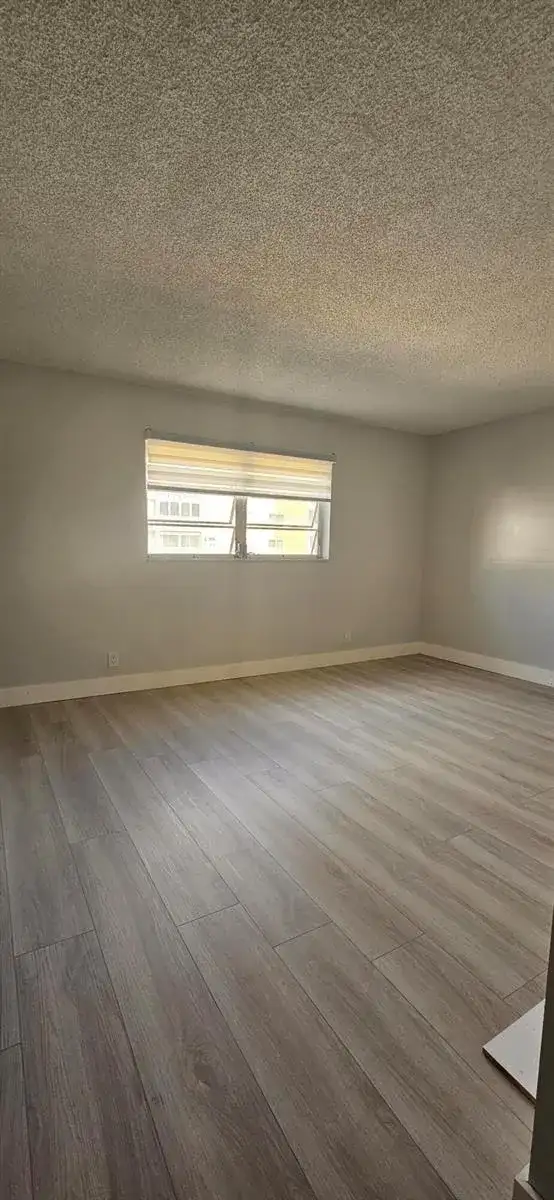 421 NE 14th Avenue # 302, Hallandale Beach FL 33009 photo 5