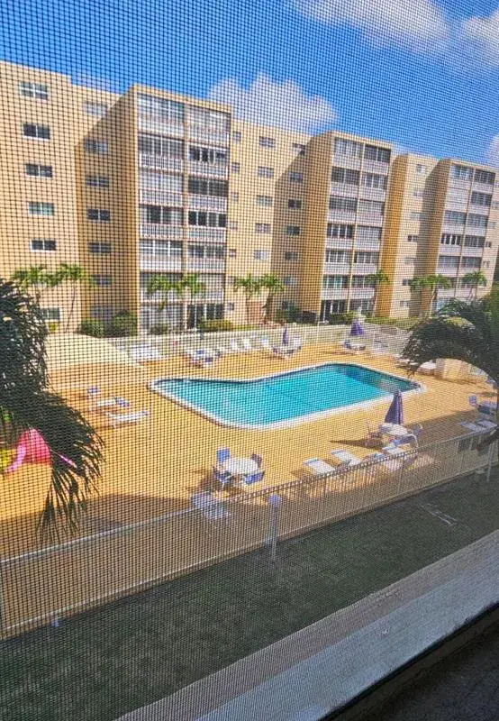 421 NE 14th Avenue # 302, Hallandale Beach FL 33009