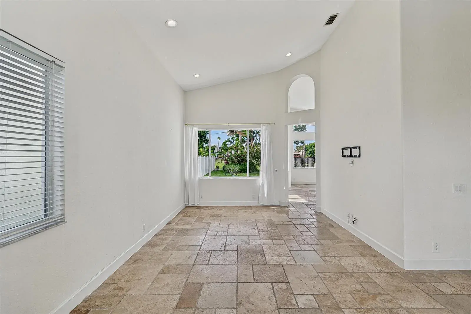 4583 NW 7th Place, Deerfield Beach FL 33442