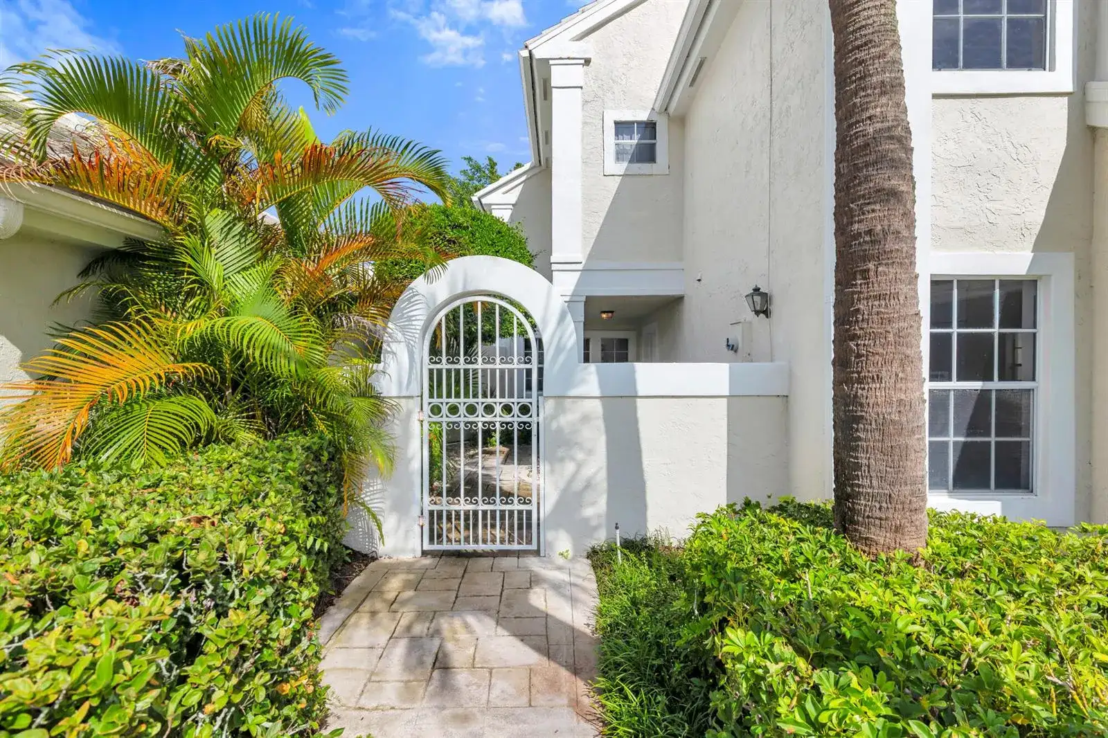 22 Selby Lane, Palm Beach Gardens FL 33418 photo 2