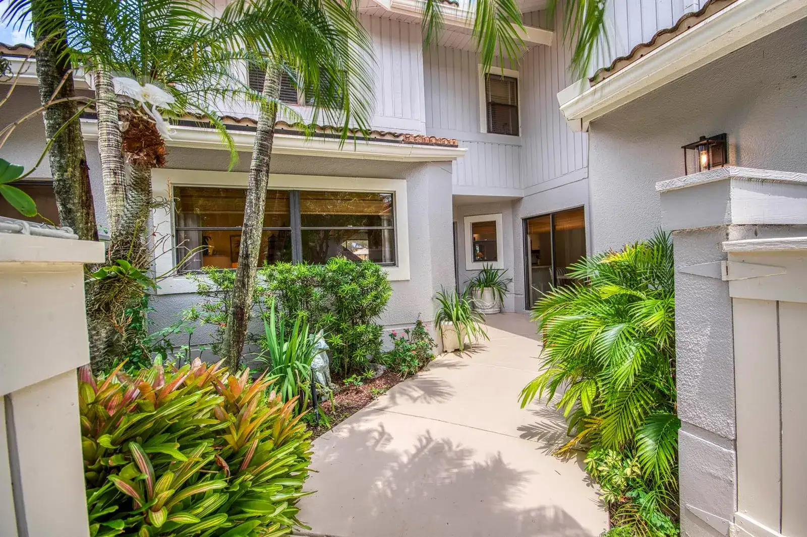 525 Prestwick Circle, Palm Beach Gardens FL 33418 photo 2