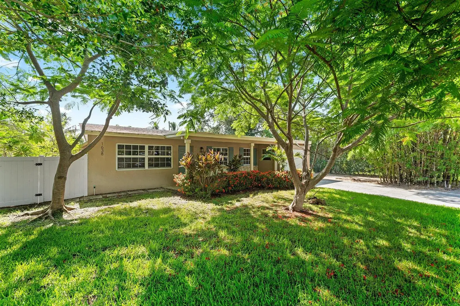1638 NE 3rd Avenue, Delray Beach FL 33444 photo 2