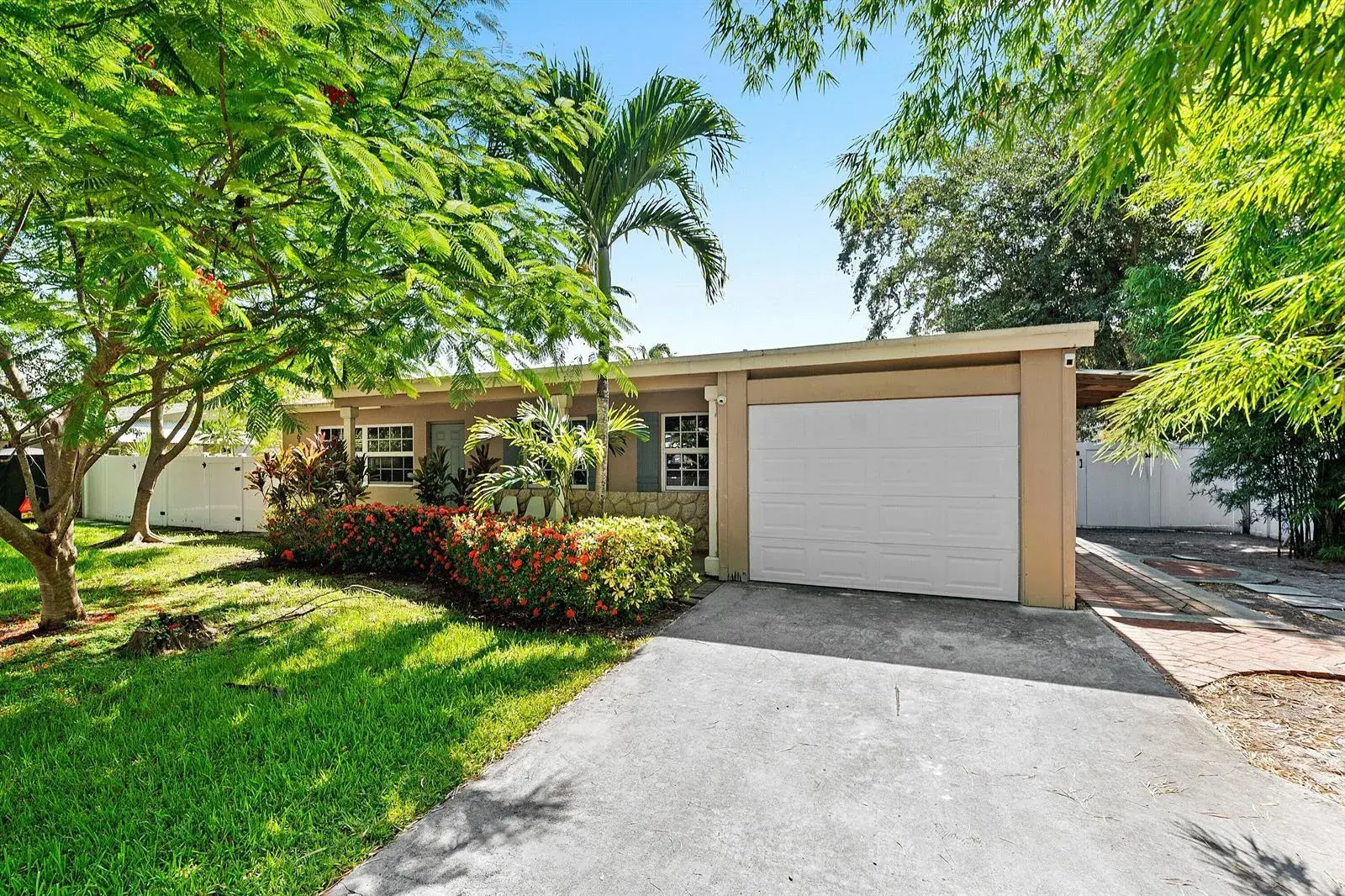 1638 NE 3rd Avenue, Delray Beach FL 33444