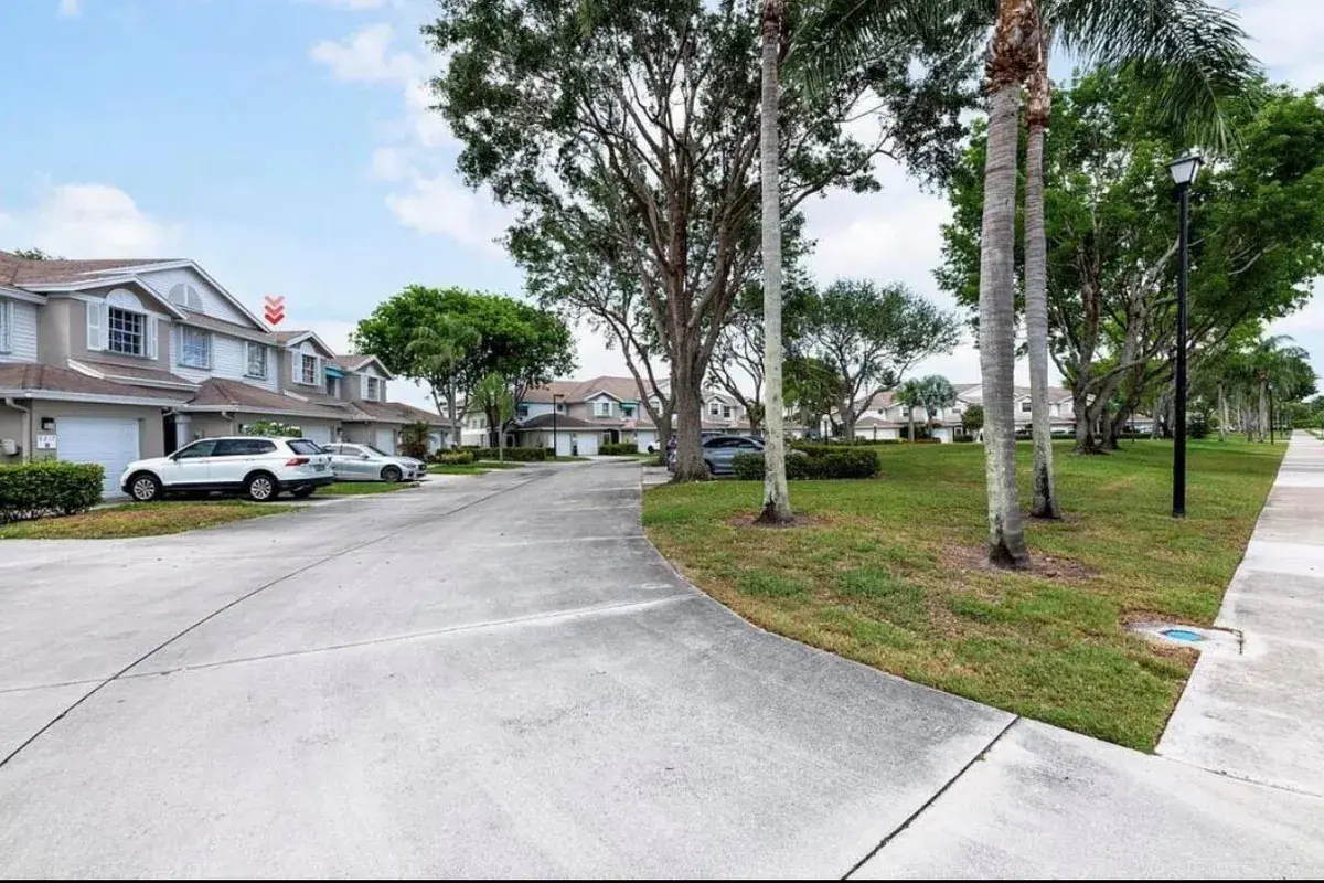 9217 Boca Gardens Circle S # D, Boca Raton FL 33496