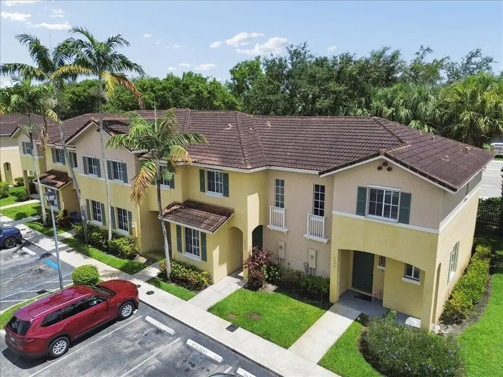 6036 SW 19th Place, North Lauderdale FL 33068 photo 2