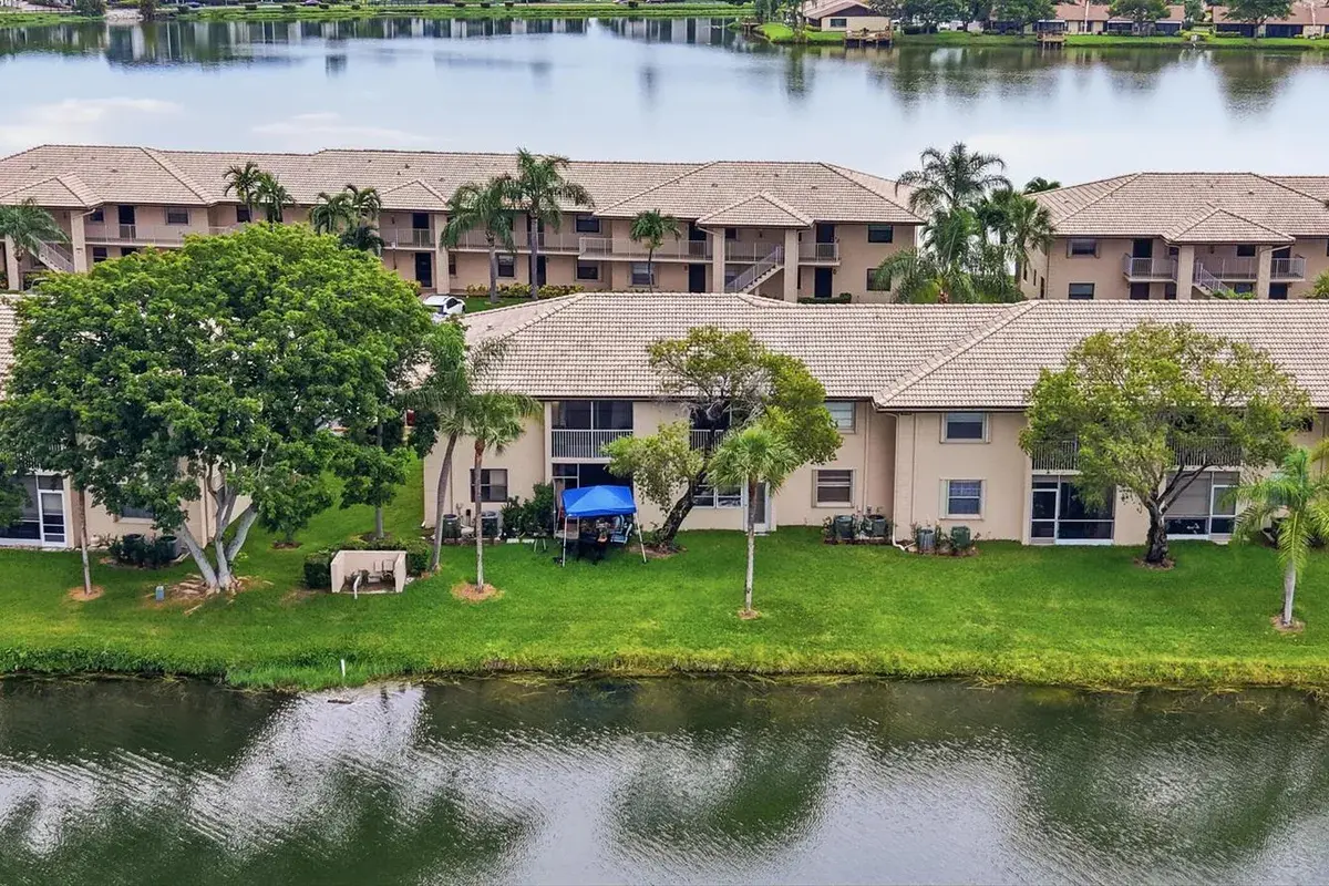 5501 Lakeside Drive # 207, Margate FL 33063