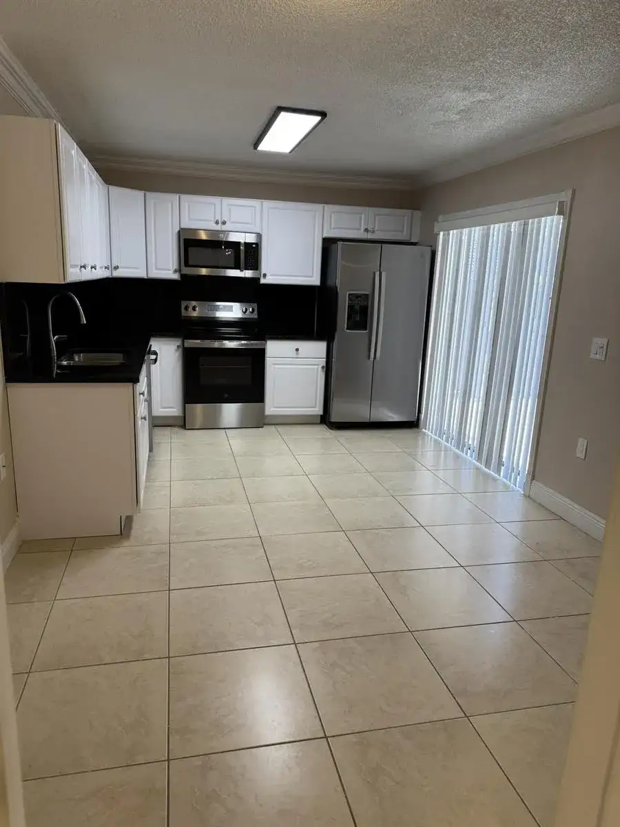 915 9th Way, West Palm Beach FL 33407 photo 3