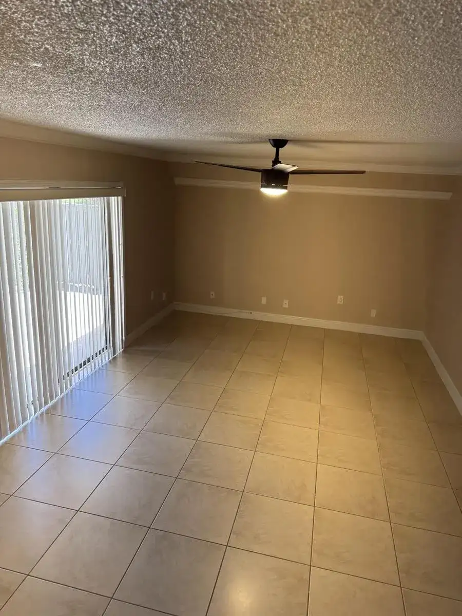 915 9th Way, West Palm Beach FL 33407 photo 4