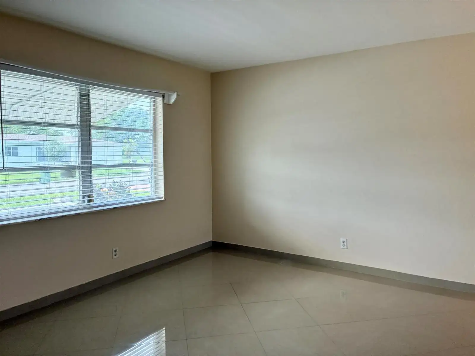 7470 NW 7th Place, Margate FL 33063 photo 3
