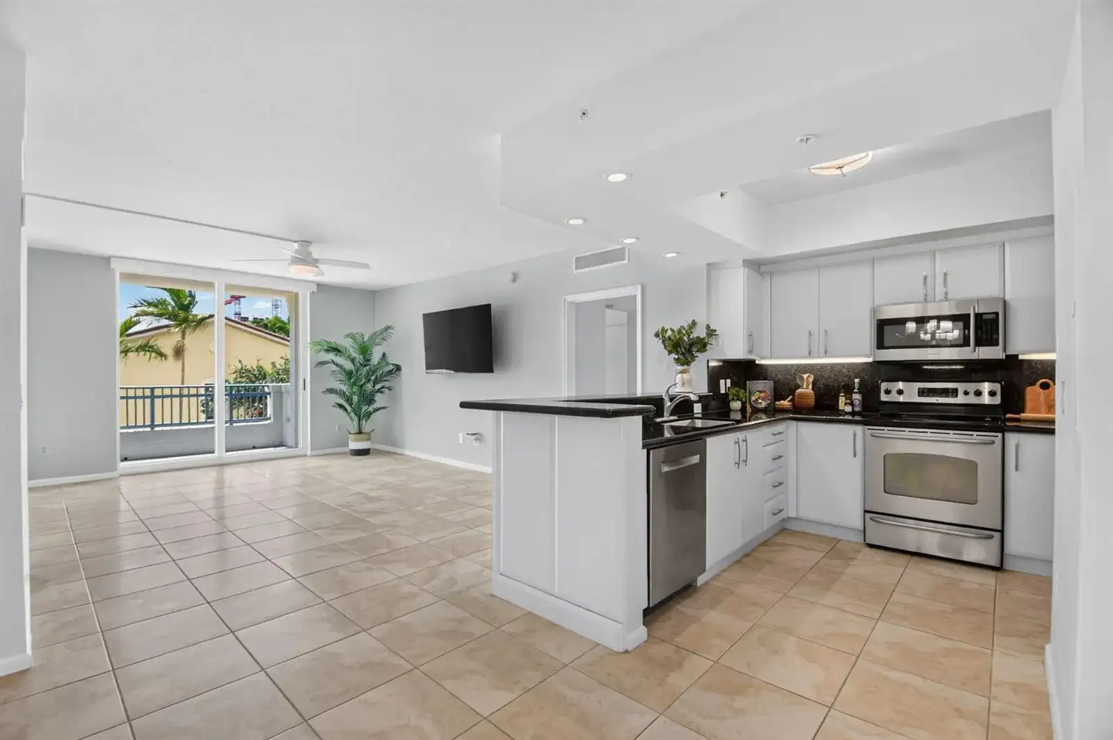 403 S Sapodilla Avenue # 307, West Palm Beach FL 33401 photo 2