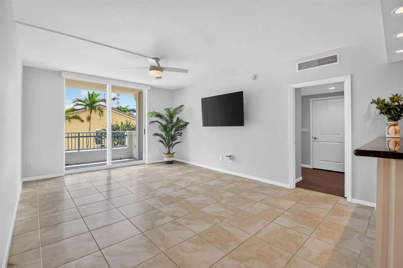 403 S Sapodilla Avenue # 307, West Palm Beach FL 33401 photo 4