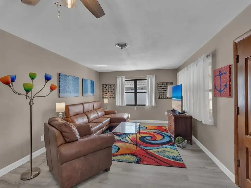 476 19th Place, Vero Beach FL 32960 photo 2