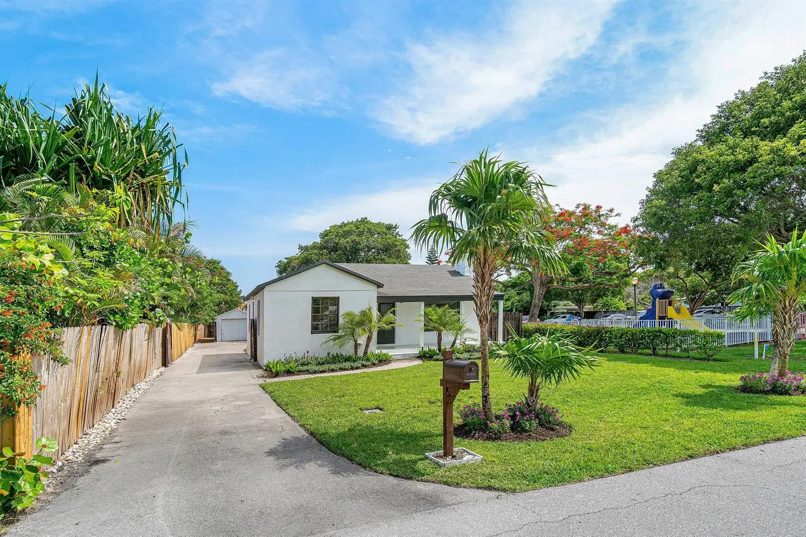 246 NE 13th Street, Delray Beach FL 33444 photo 2