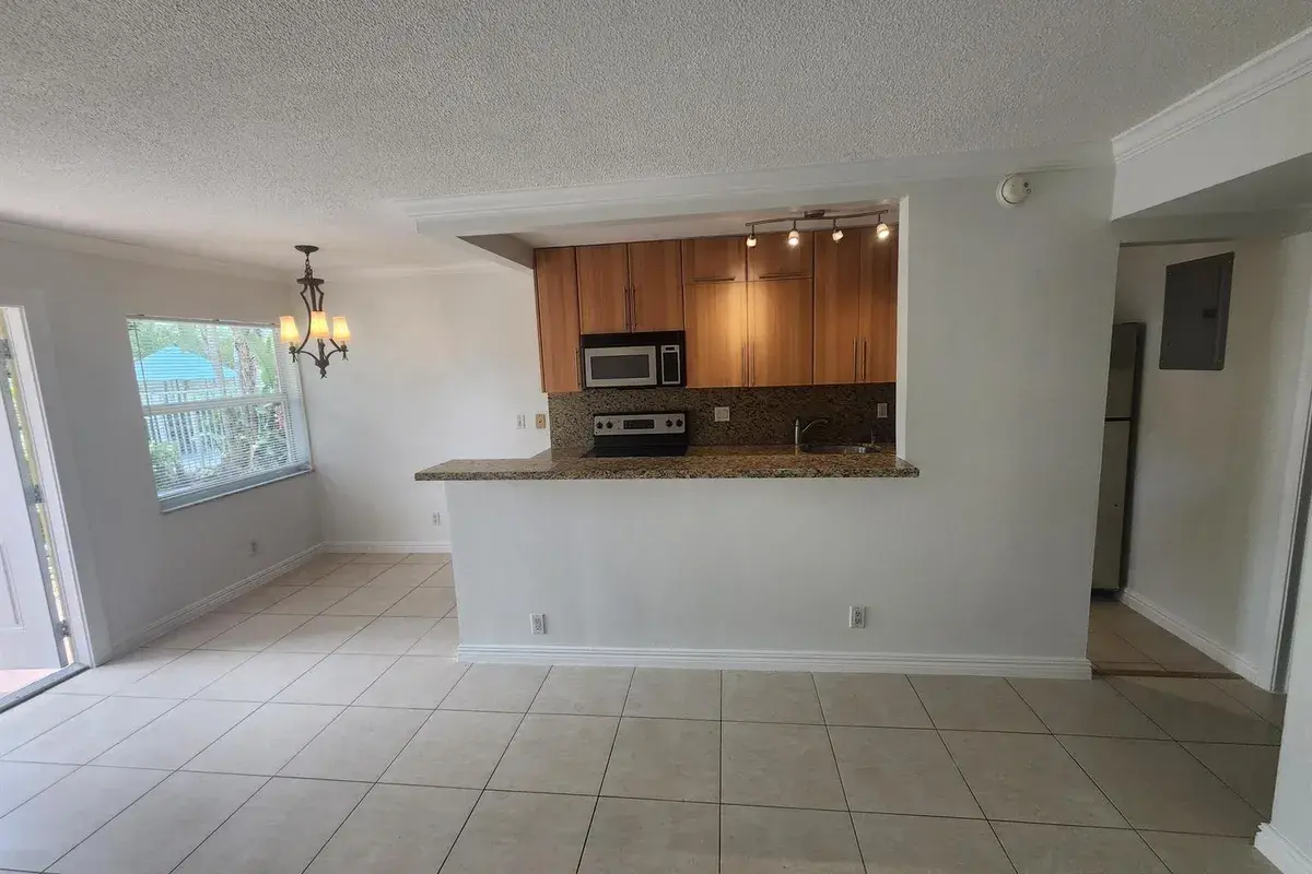 1125 NE 16th Place # 105, Fort Lauderdale FL 33305