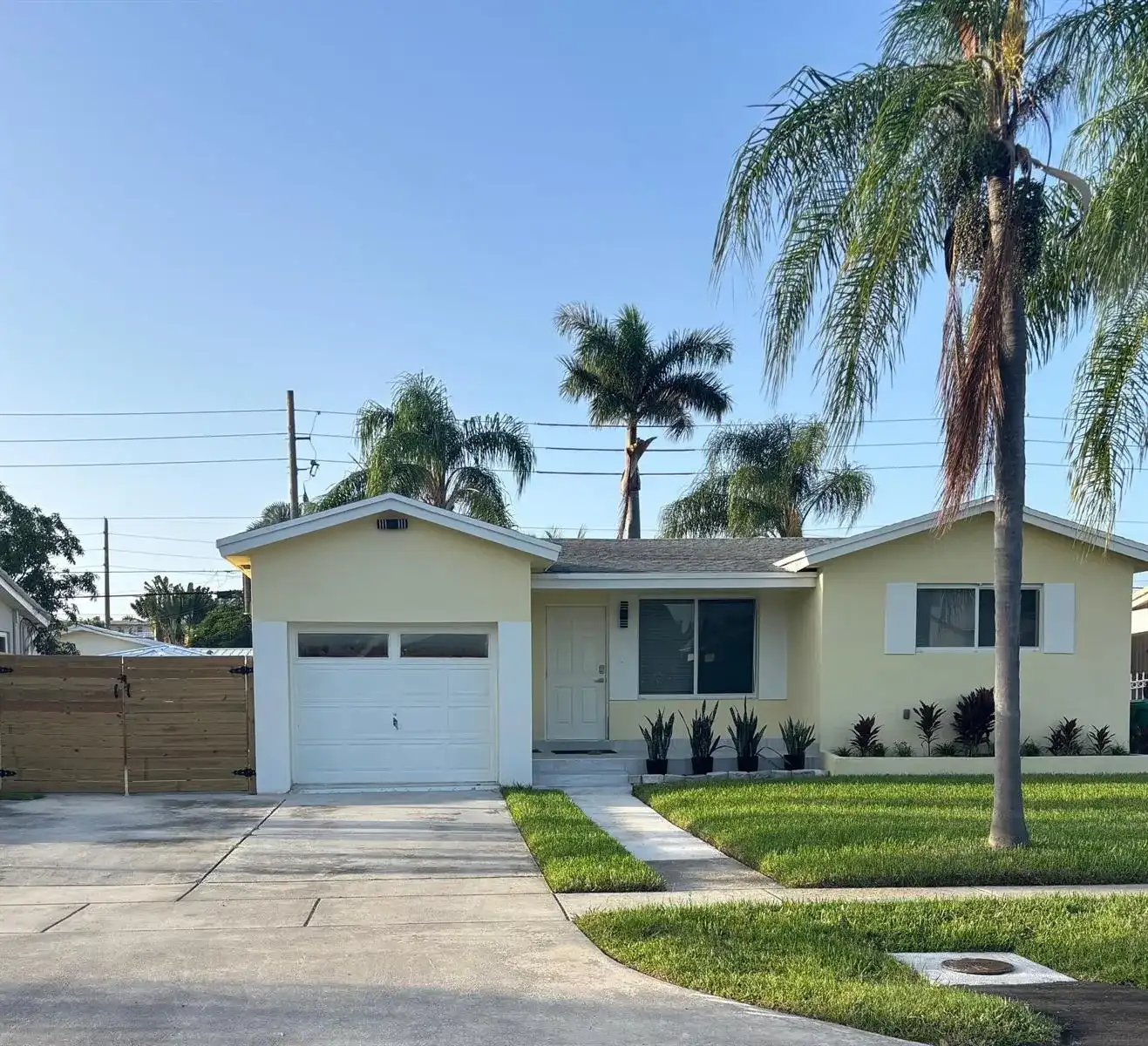 325 SE 3rd Place, Dania Beach FL 33004