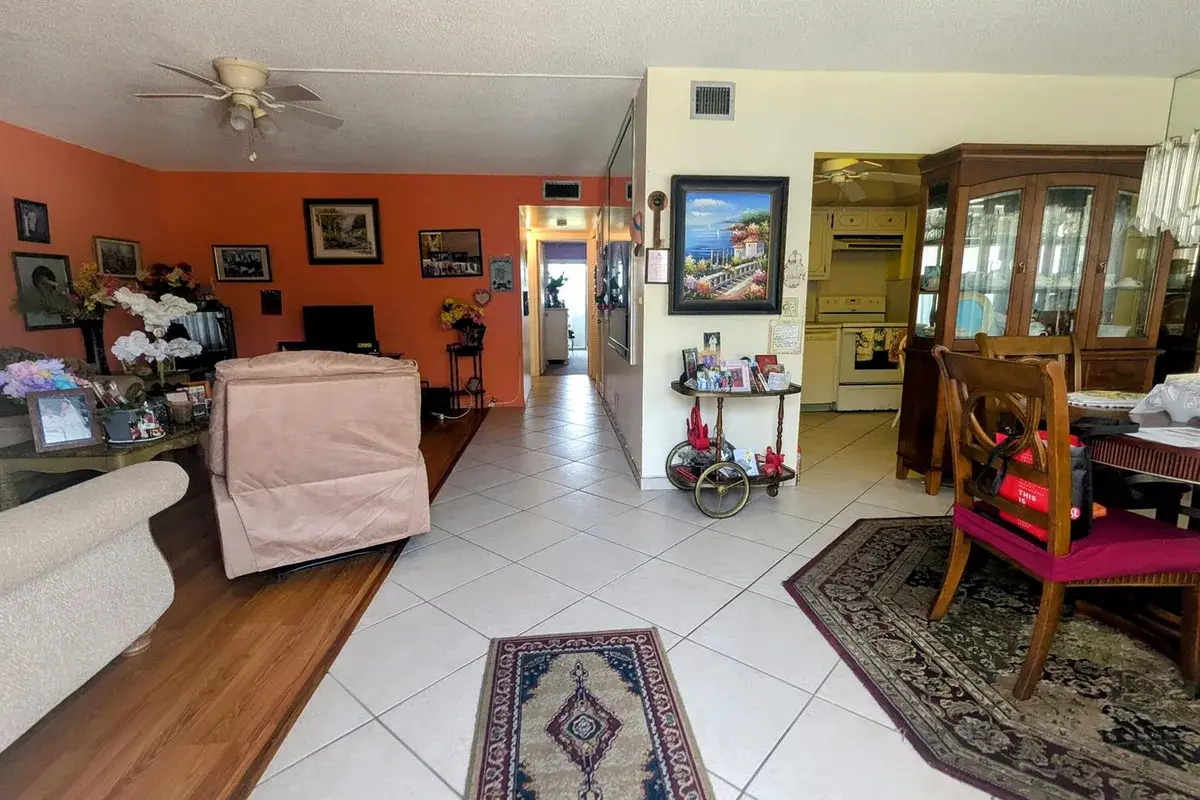 205 Wellington M, West Palm Beach FL 33417