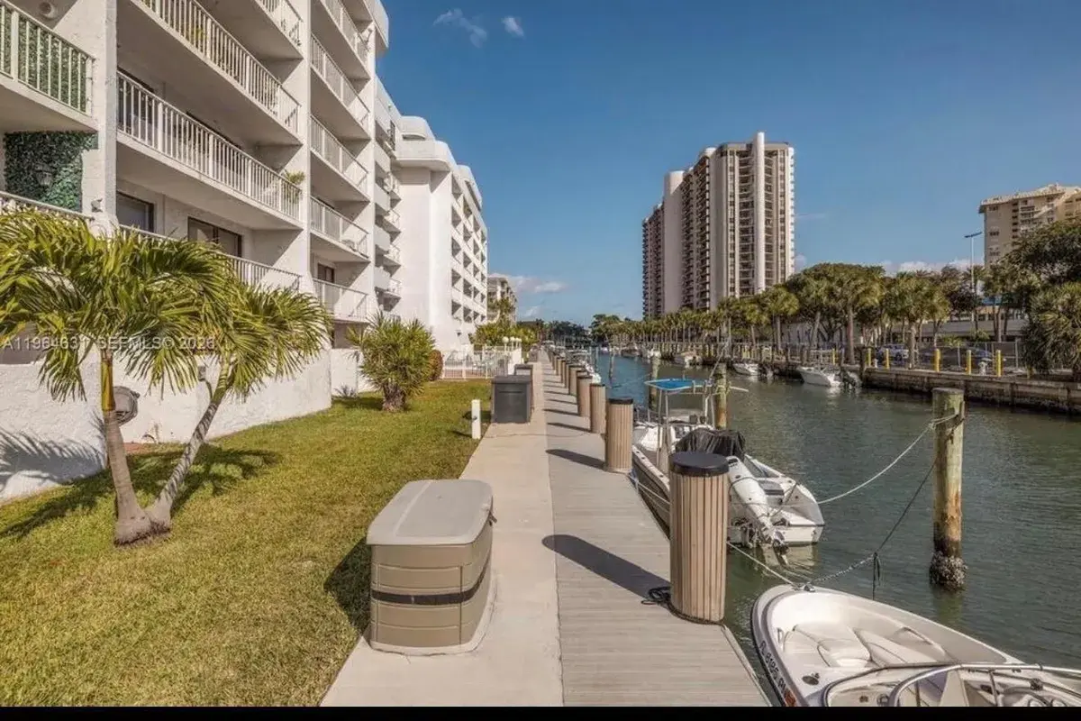 1650 NE 115th Street # 103, Miami FL 33181