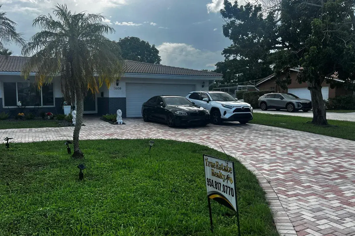 3608 NW 82nd Avenue, Coral Springs FL 33065