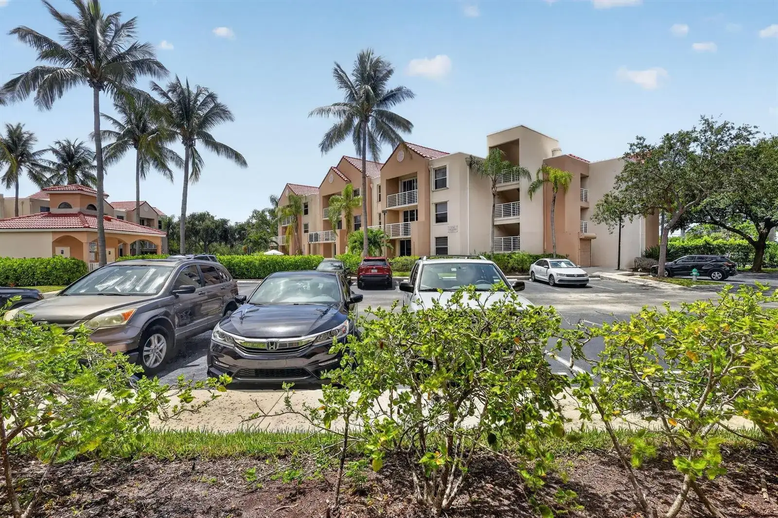 2731 Ocean Club Boulevard # 102, Hollywood FL 33019 photo 2
