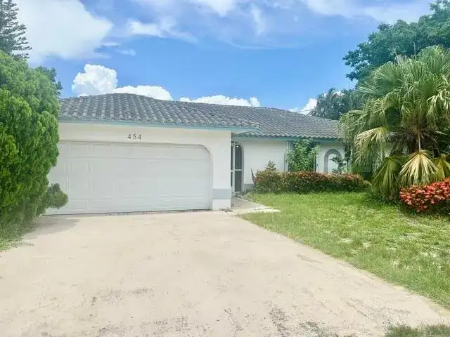 454 Cactus Circle, Boca Raton FL 33487 photo 2