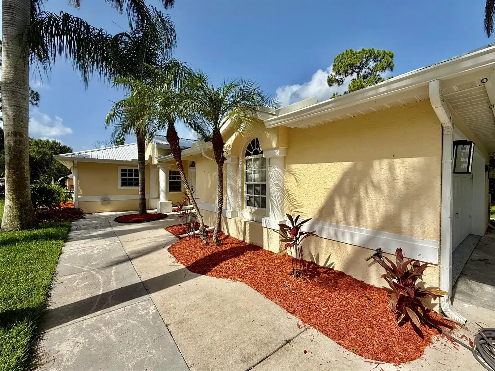 5707 Silver Oak Drive, Fort Pierce FL 34982 photo 2
