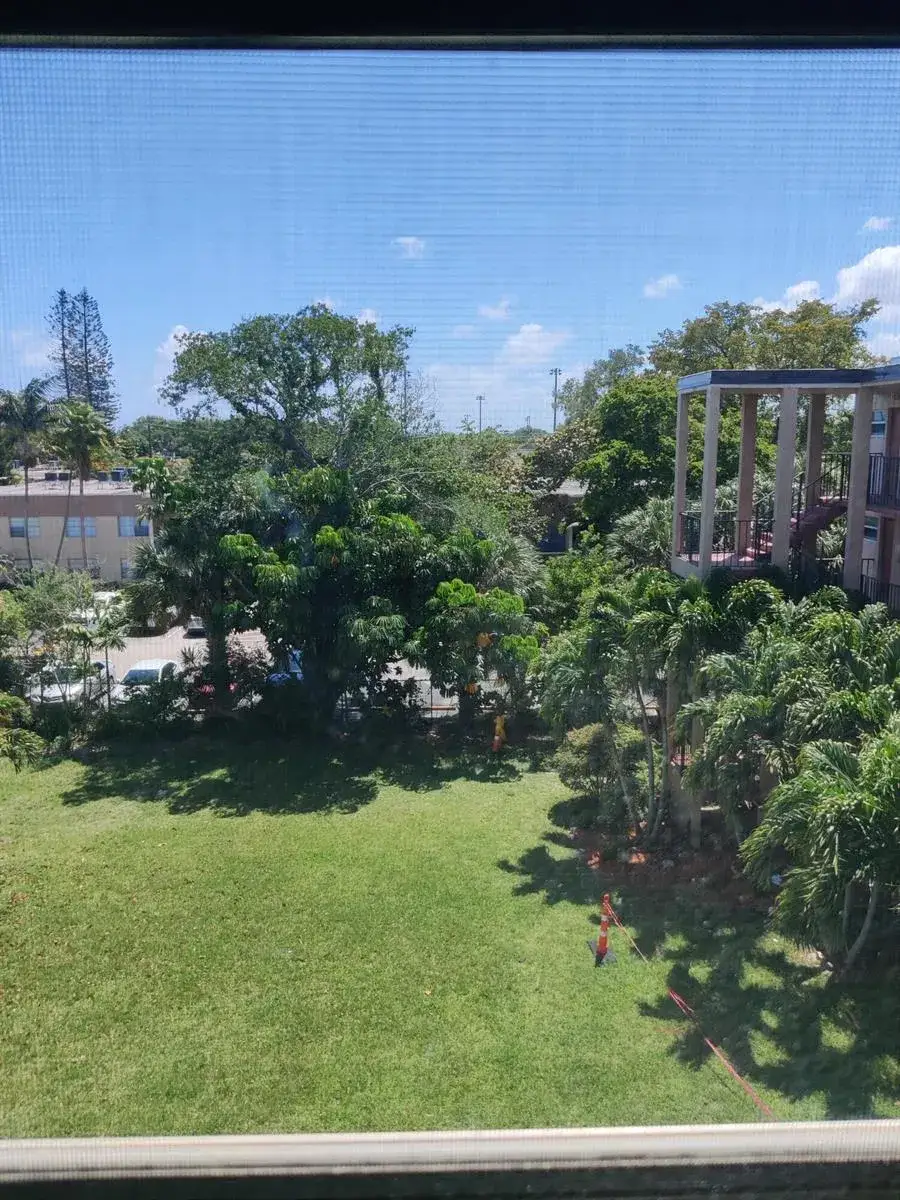 225 Bonnie Boulevard # 405, Palm Springs FL 33461