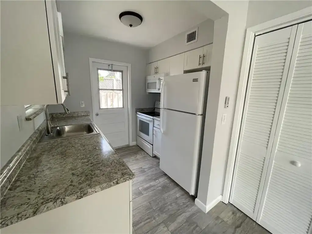 616 NE 11th Avenue, Pompano Beach FL 33060 photo 4