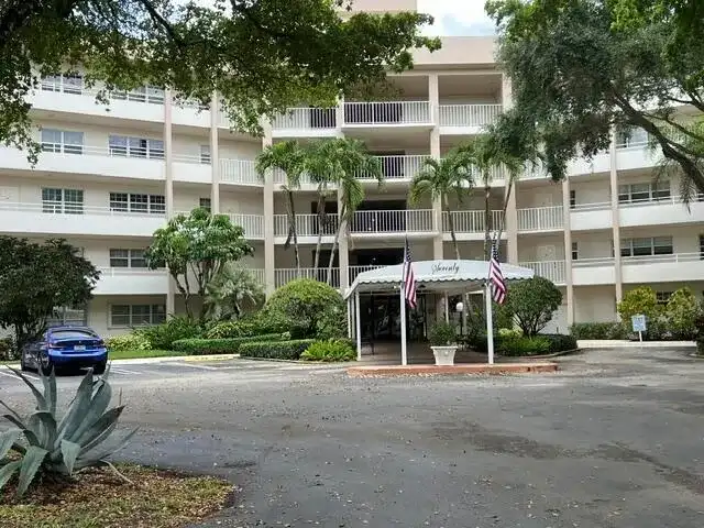 3800 Oaks Clubhouse Drive # 112, Pompano Beach FL 33069