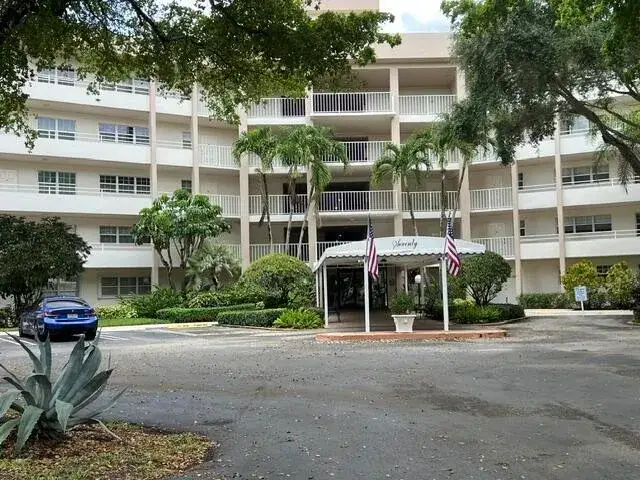 3800 Oaks Clubhouse Drive # 112, Pompano Beach FL 33069