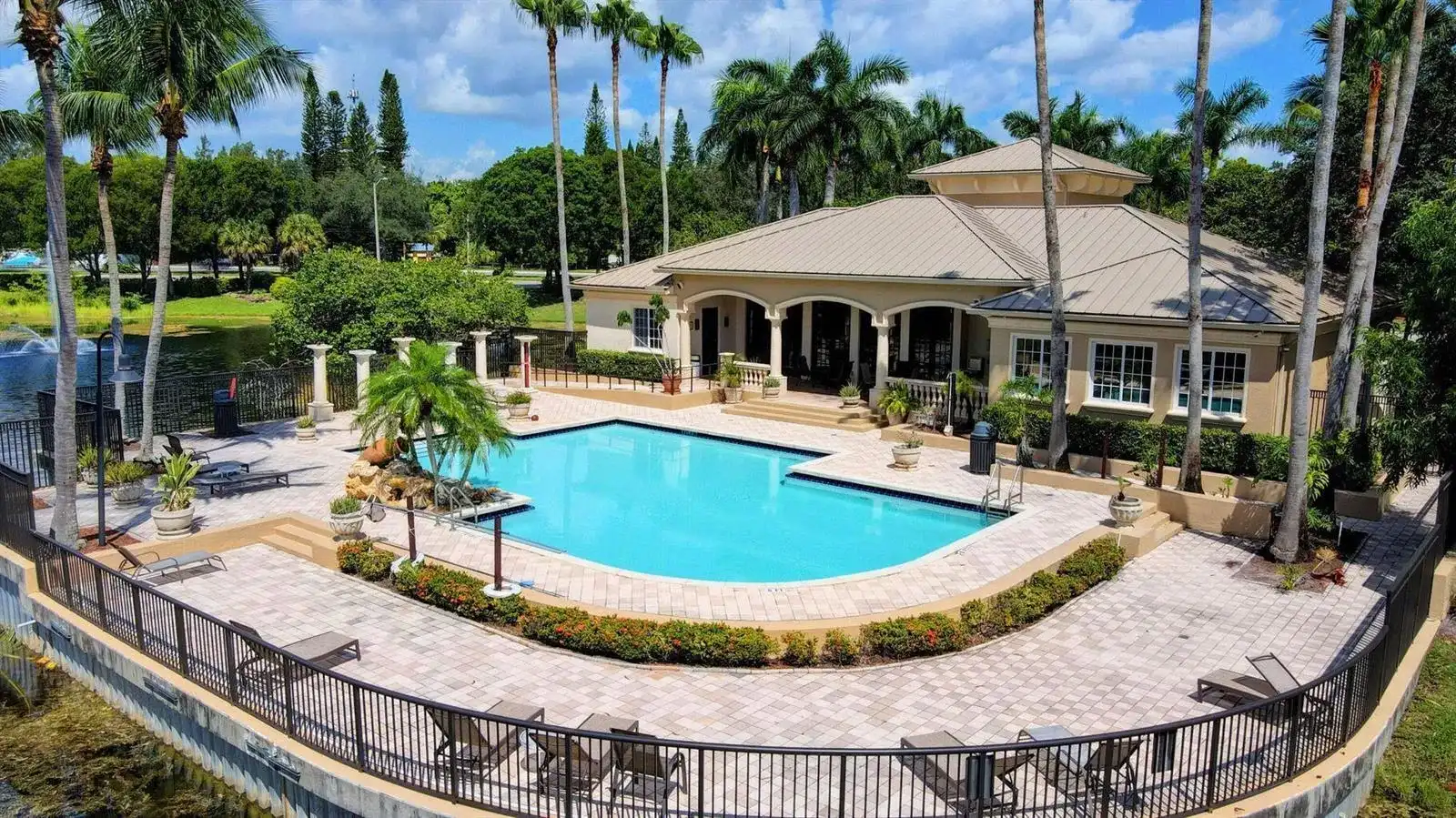 1400 Crestwood Court S # 1402, Royal Palm Beach FL 33411