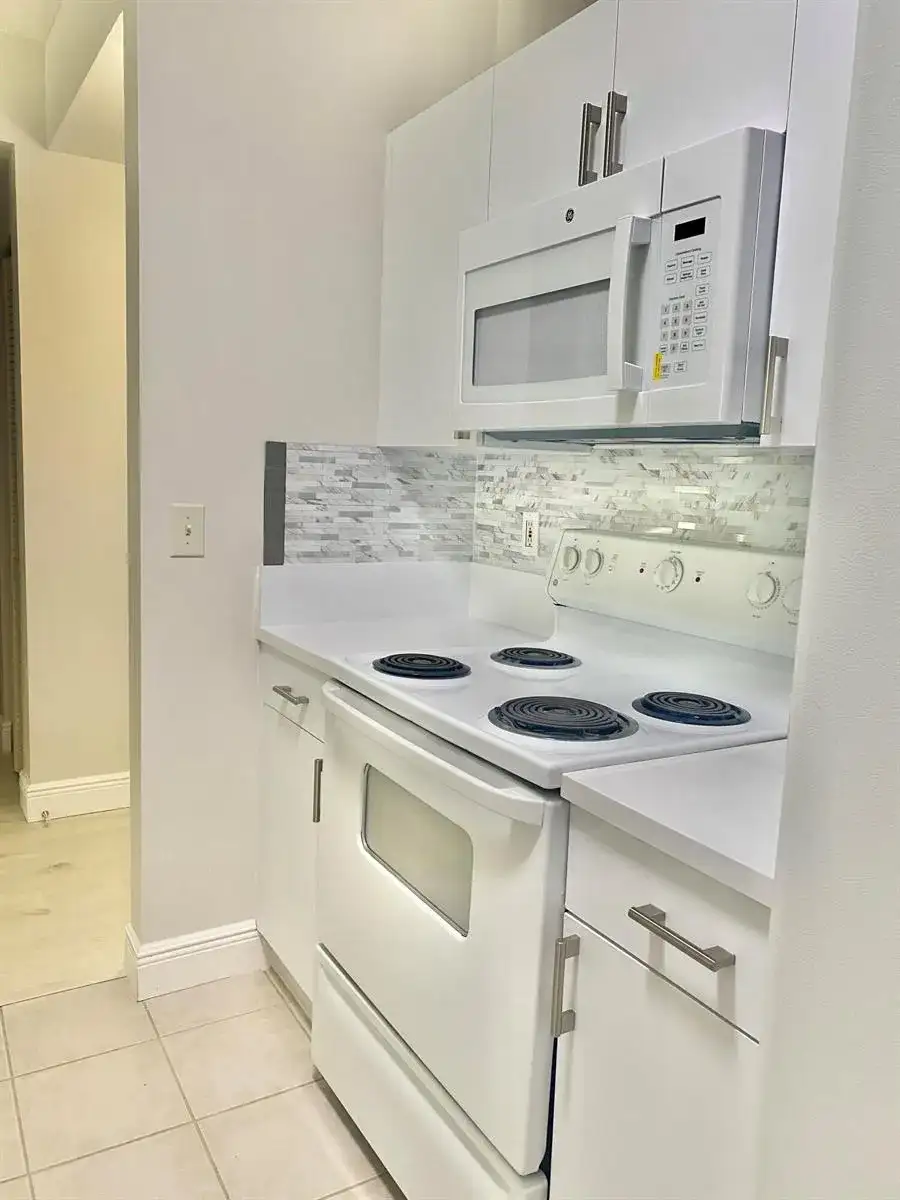 630 S Sapodilla Avenue # 204, West Palm Beach FL 33401 photo 2