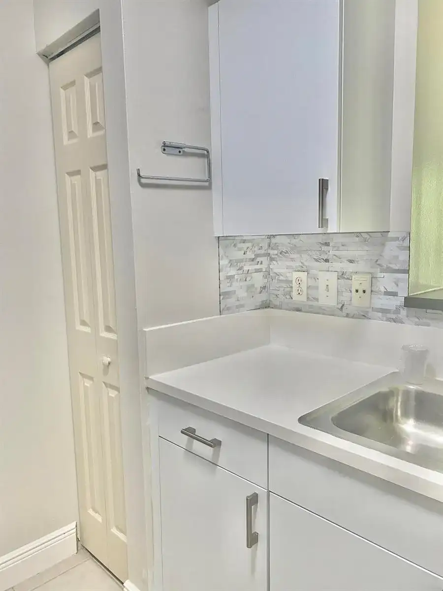630 S Sapodilla Avenue # 204, West Palm Beach FL 33401 photo 4