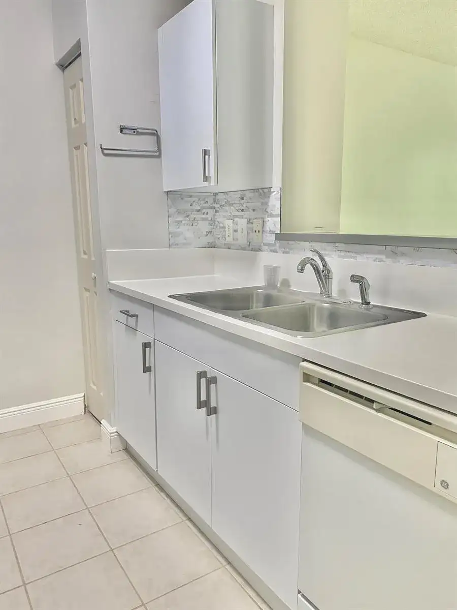 630 S Sapodilla Avenue # 204, West Palm Beach FL 33401 photo 5
