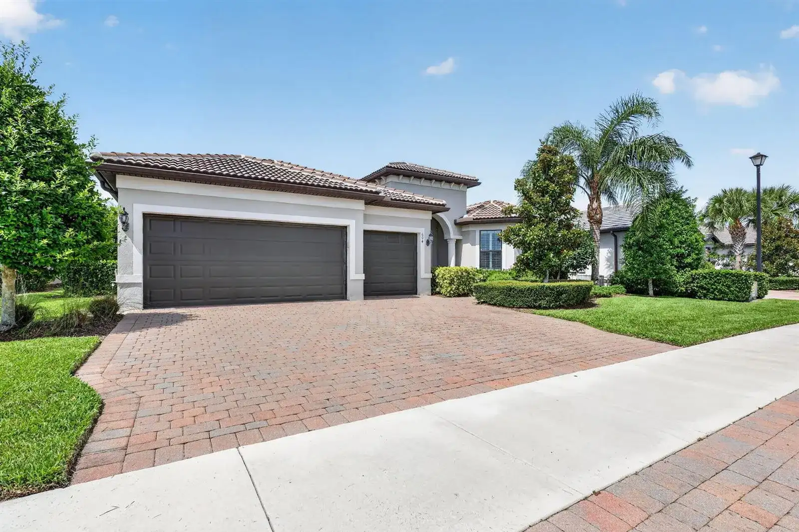604 SE Monteiro Drive, Port St. Lucie FL 34984 photo 2
