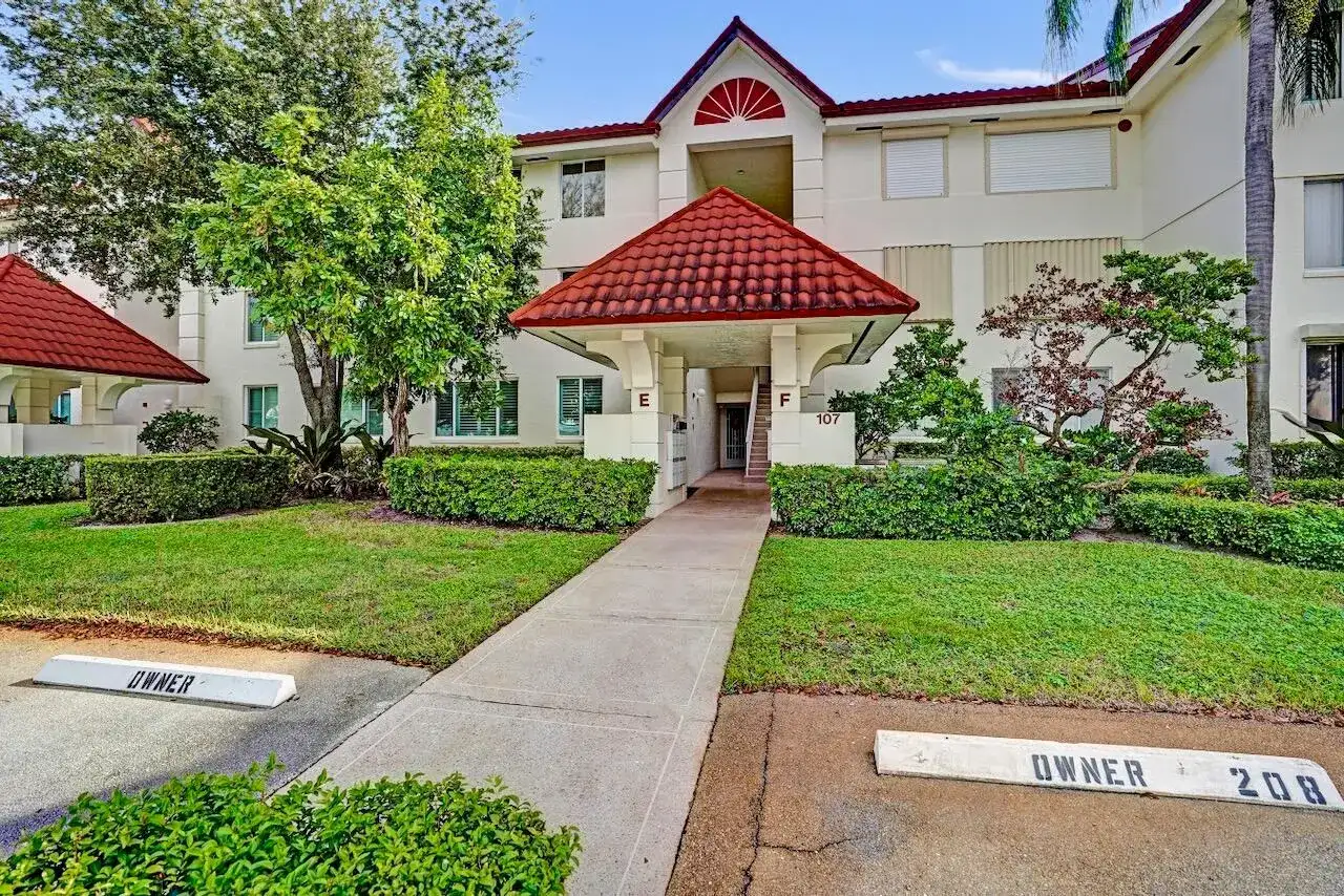 107 Half Moon Circle # H1, Hypoluxo FL 33462 photo 4