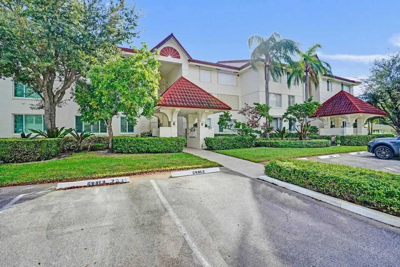 107 Half Moon Circle # H1, Hypoluxo FL 33462 photo 5