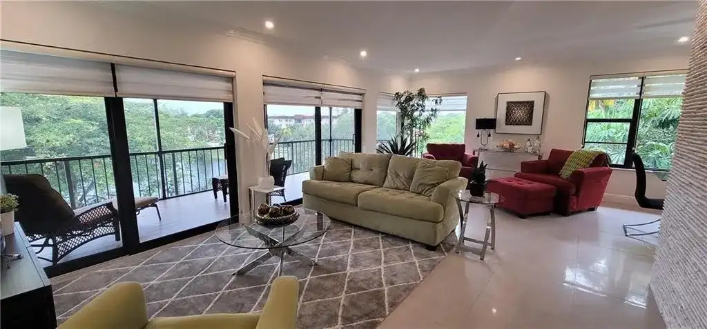 6010 S Falls Cir Drive # 423, Lauderhill FL 33319